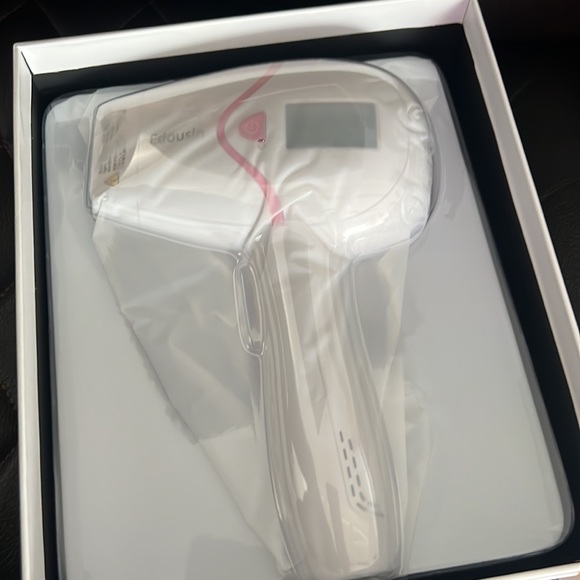 New Laser Hair Removal for Women Permanent- Laser Hair Remover for Men- at Home - Picture 3 of 3